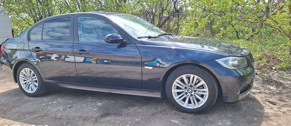 BMW Seria 3 cena 25900 przebieg: 137000, rok produkcji 2005 z Poznań małe 326